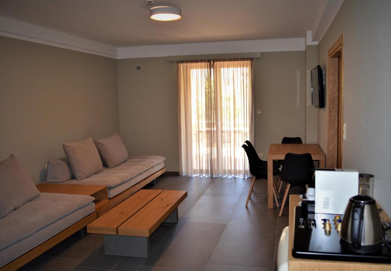 Diapori Suites Hotel 카르다밀리 외부 사진