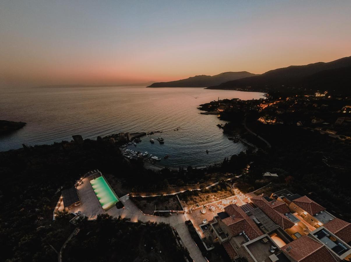 Diapori Suites Hotel 카르다밀리 외부 사진
